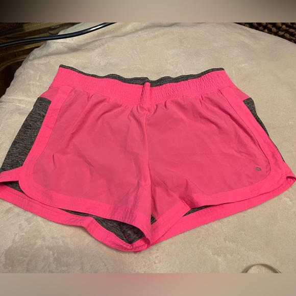 💞NWOT Women’s Swim Shorts Built in Panty💞 - Picture 1 of 6
